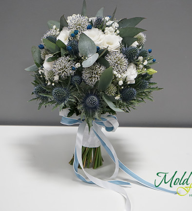 Bride's bouquet with blue thistles photo 394x433